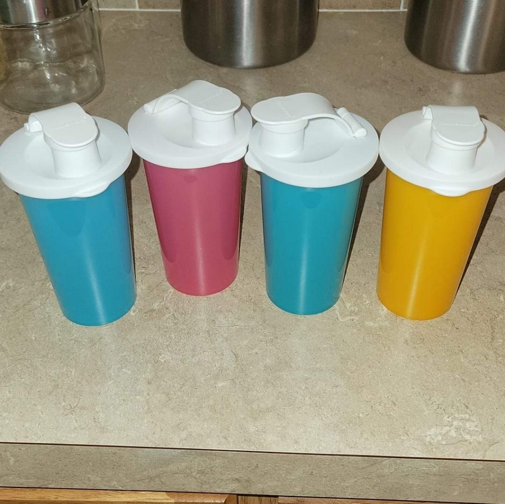 Set of 4 Tupperware cups with lids never used